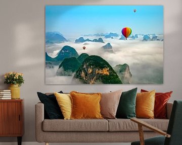 Montgolfière au-dessus de Yangshuo Chine sur Dennis Kruyt