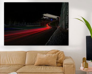 La lumière illumine l'Eau Rouge