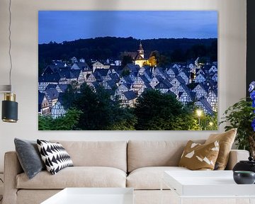 Freudenberg in Siegerland in het blauwe avonduur van Frank Herrmann