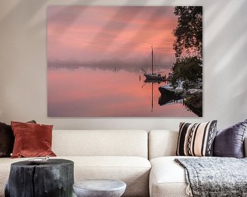Schiff in Spaarndam beim nebligen Sonnenaufgang von Jeroen de Jongh Fotografie