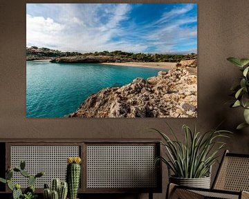 Prachtige turquoise baai van Cales de Mallorca van Joke Van Eeghem