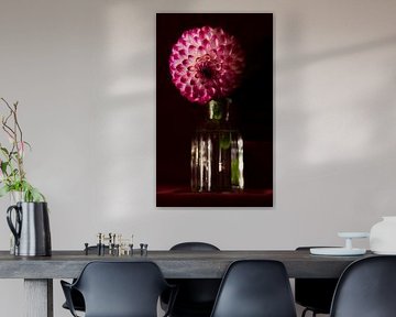 Dahlia fucsia by Henriette Tischler van Sleen