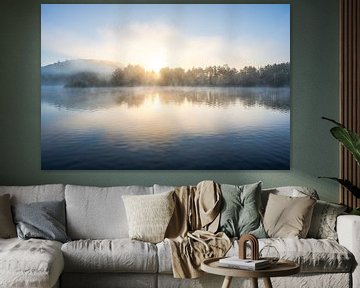 Fine Art landschap van een verstilde mistige zonsopkomst bij een meer van John van de Gazelle fotografie