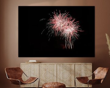 Rood wit vuurwerk op zwarte achtergrond van Aagje de Jong
