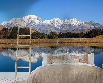 Die Mont Blanc Gruppe spiegelt sich im idyllischen Bergsee, Frankreich von Achim Thomae Photography