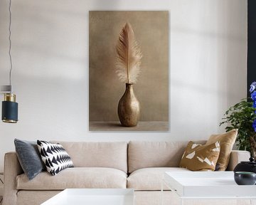 Goldvase mit Feder von Imperial Art House