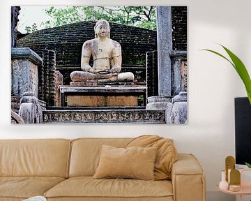 Buddha statue at the Vatadage by Frank Photos