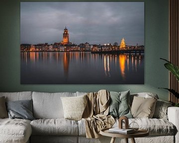 Deventer skyline aan de IJssel tijdens een koude winteravond van Sjoerd van der Wal Fotografie