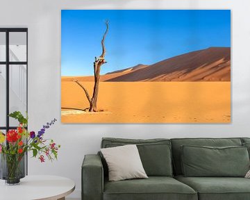 Standstill of time - A tree in Dead Vlei, Namibia by Fototante