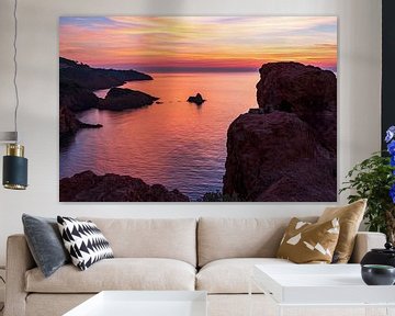 Rode en gouden zonsondergang aan de kust van Esterel van Flatfield