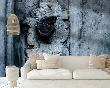 Alter Türbeschlag auf altem Holz