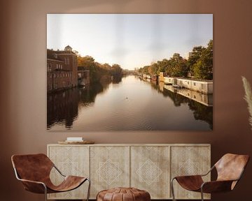 Kanaal in de herfst - Amsterdam-Oost, Zeeburg van Tessa Hoogenboezem