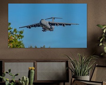 Atterrissage du Lockheed C-5M Super Galaxy.