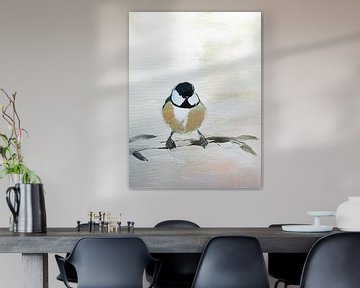 Minimalistisch schilderij van een koolmeesje op een boomtak. van Studio Pieternel