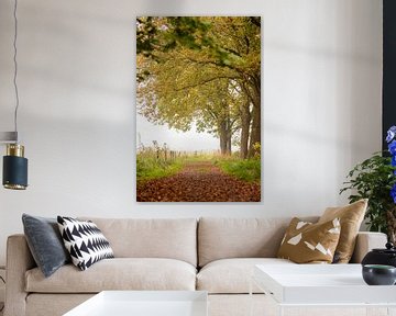 Onder de bomen. Herfsttafereel, mooi als Art-Print of naadloos behang. van Josine Claasen