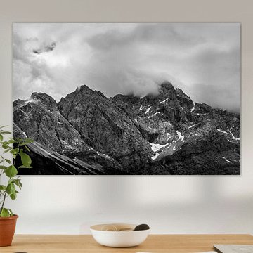 Majestätische Stille – Die rauen Gipfel der Berge von Fabian Kleiser