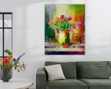 Abstract stilleven schilderij. Koperen kan met Hollandse tulpen van Studio Pieternel