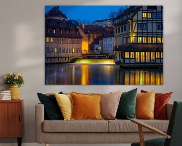 Vieilles maisons à colombages avec Regnitz de Bamberg en Bavière Franconie illuminée la nuit