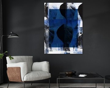 Abstracte organische vormen in zwart, wit, blauw. van Dina Dankers