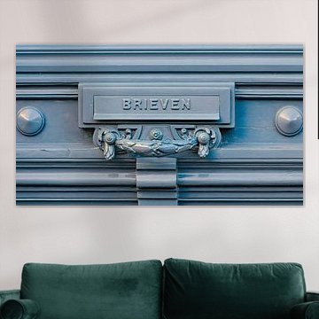 Briefkasten mit klassischen Ornamenten