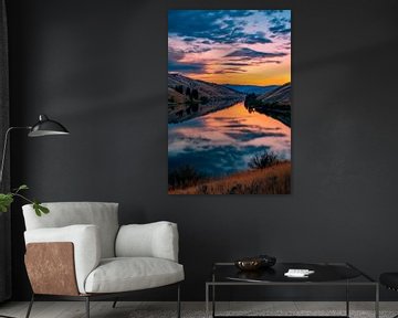 Rivierlandschap in de avond van Poster Art Shop