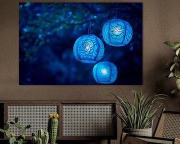 Blauwe lantaarnverlichting van Poster Art Shop