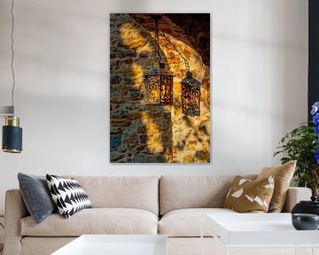 Wandlampen in de schemering van Poster Art Shop