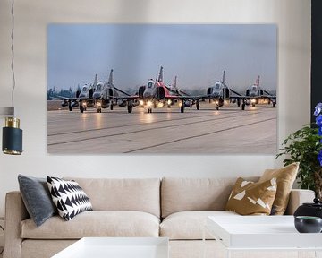 Elephant Walk met 9 F-4E Phantom II vliegtuigen. van Jaap van den Berg