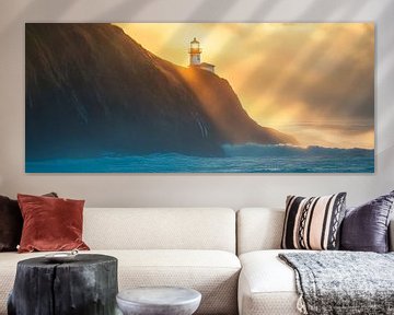 Vuurtoren bij zonsondergang aan zee van Poster Art Shop