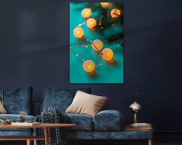 Frohe Lichterkette unter Tannenzweigen von Poster Art Shop