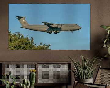 Atterrissage du Lockheed C-5M Super Galaxy.