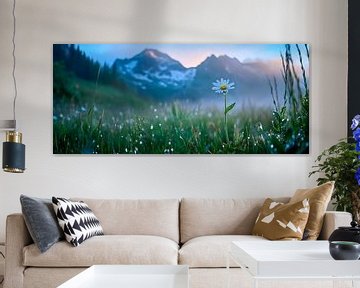 Berglandschap met bloeiende madeliefjes van Poster Art Shop