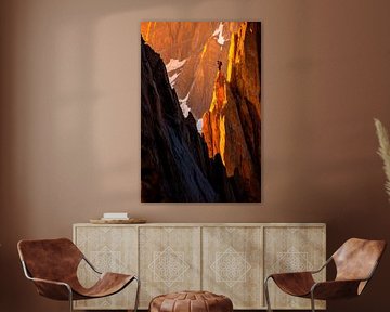 Bergbeklimmers in het gouden licht van Poster Art Shop