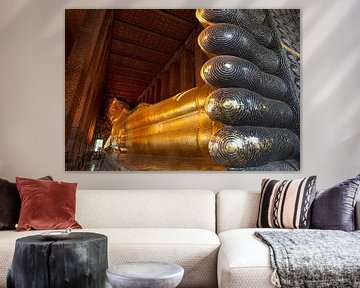 Liggende Boeddha in Bangkok. by Luuk van der Lee