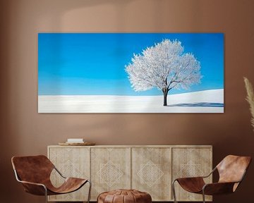 Eenzame boom in een winters veld van Poster Art Shop