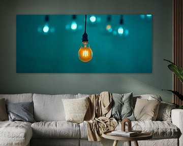 Gloeilampen ophangen in zacht licht van Poster Art Shop