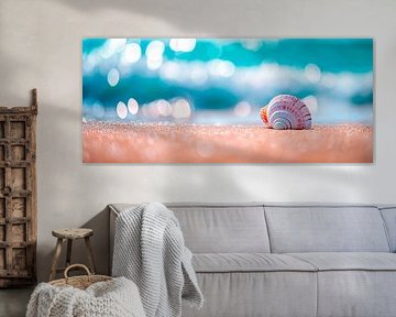 Escargot sur la plage avec un fond de vagues sur Poster Art Shop