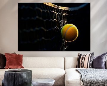 Tennisbal hangt in het net bij zonsondergang van Poster Art Shop
