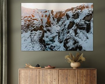 Fjaðrárgljúfur kloof in de winter in IJsland  | foto art print van Elise van Gils