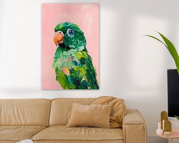 Kleurrijke papegaai tegen een pastelroze achtergrond van Poster Art Shop