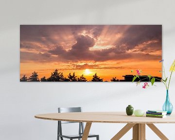 Panorama van een prachtige zonsopkomst op Goeree Overflakkee