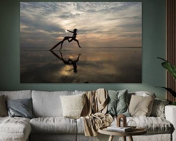 Künstlerische Aktmodell Springen auf dem Wattenmeer von Arjan Groot