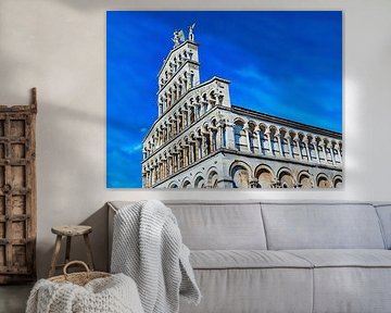 Lucca Majestätische Fassade: Die Eleganz der romanischen Architektur