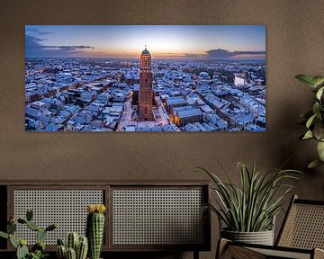 Zwolse Peperbus kerktoren tijdens een koude winter zonsopgang van Sjoerd van der Wal Fotografie