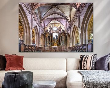 Interieur van de Kathedraal van St Cast- Bretagne Frankrijk van Harrie Muis