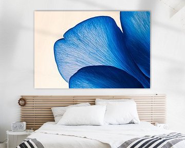 Blauer Blütenblattverlauf – Ästhetisch von Poster Art Shop