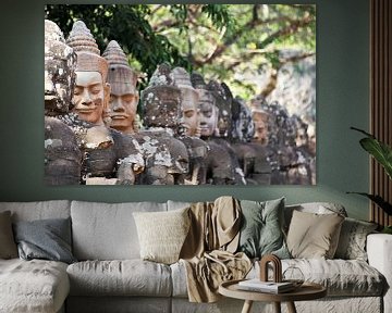 Figuren in Angkor von Levent Weber