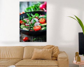 Kleurrijke verse salademix in een kom van Poster Art Shop