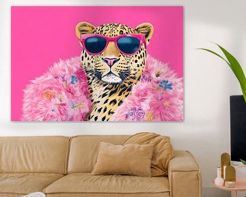 Cheetah in een coole outfit met een roze achtergrond van Poster Art Shop