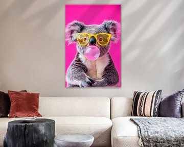 Koala met gele bril en kauwgom van Poster Art Shop